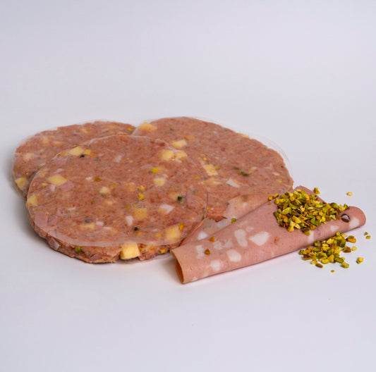 Hamburger di pollo con mortadella, pistacchio e provola