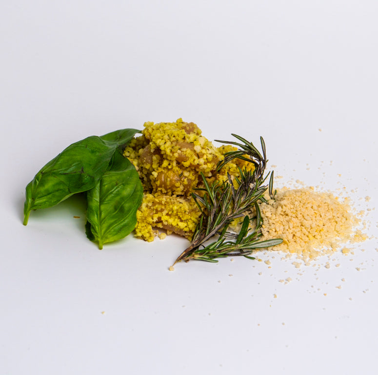 Straccetti di filetto di pollo con impanatura al pane tostato, basilico e rosmarino