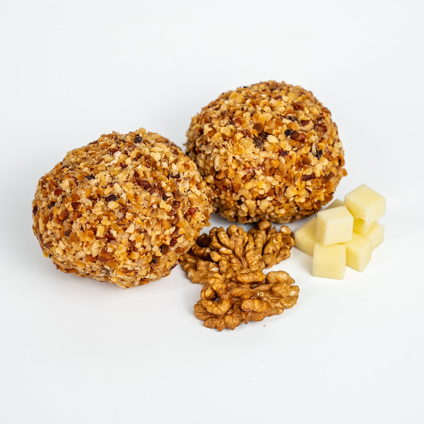 Rocher di carne con salsa alle noci, noci tirate, speck e provola